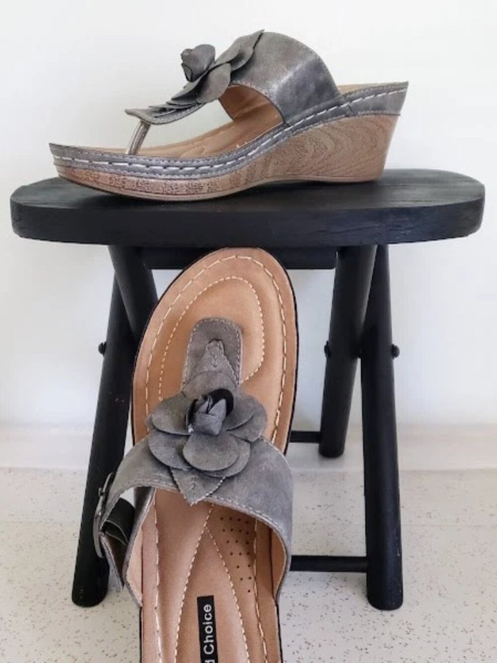 GC Shoes Good Choice Flora Flower Thong Wedge Sandals Pewter Gray Size 8